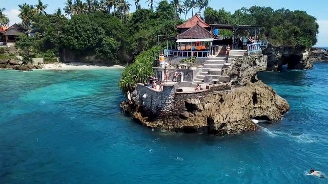 BALI | Nusa Lembongan | INSANE CLIFF JUMP- Travel Vlog!!! смотреть онлайн