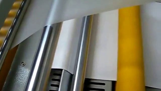 Рулонный ламинатор Bulros 3812/3816: выпрямление пленки при одностороннем ламинировании. смотреть онлайн