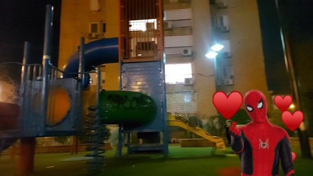 Таракан Тараканище  Майкл на прогулке увидел таракана