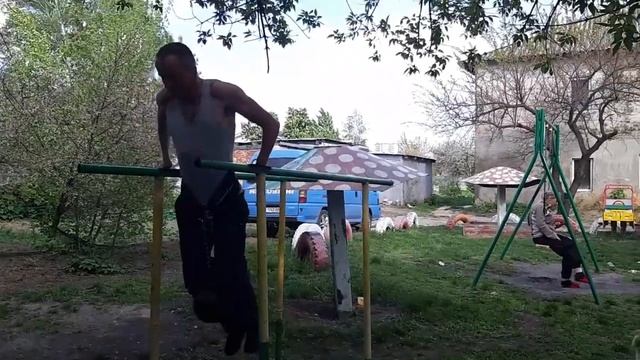 №8#ОТЖИМАНИЯ НА БРУСЬЯХ С ГИРЕЙ 48 КГ! смотреть онлайн