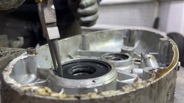 РЖАВЫЙ JAWA - РЖАВАЯ ЯВА РЕСТАВРАЦИЯ | Востановление двухтактного двигателя Jawa 350 см 3 смотреть онлайн