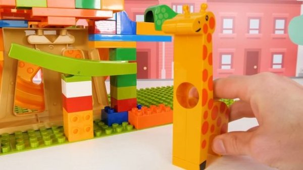Let's build a fun marble maze with building blocks!