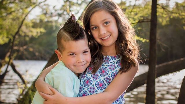 4-летний малыш разбил копилку, чтобы помочь питбулю из приюта. Но потом увидел ещё одного пса смотреть онлайн