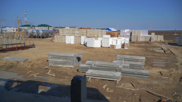 Строительство спального корпуса школы-интерната на 200 мест продолжается смотреть онлайн
