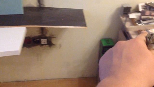 под подоконником столом смотреть онлайн