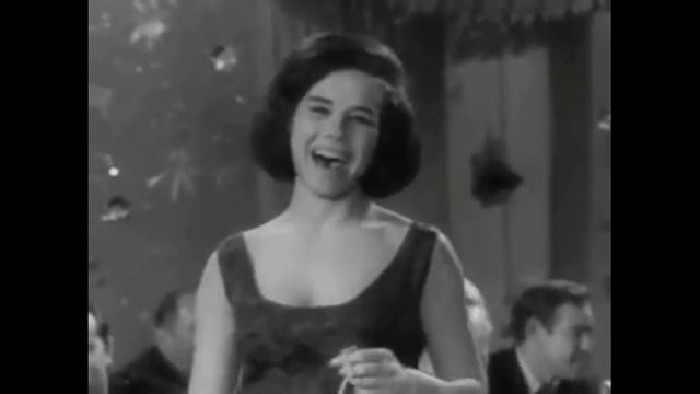 "К нам стучится новый год" смотреть онлайн