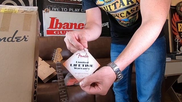 Unboxing! Fender Stratocaster® Plus Top Standard (Español) смотреть онлайн