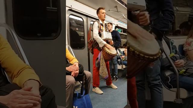 Музыканты в метро, Санкт-Петербург смотреть онлайн