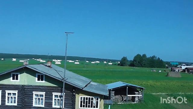 как выглядит на крыше на поле , леса , дома, огороды,чистое небо смотреть онлайн