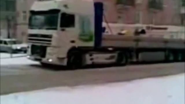 Прикол, джип тащит фуру на тросе смотреть онлайн
