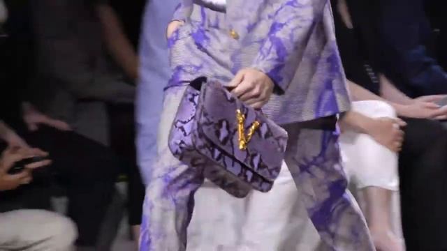 Versace женская коллекция, весна лето -2020, модный показ смотреть онлайн