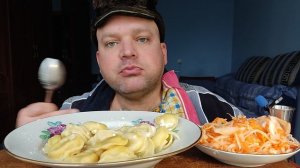 Кушаю пельмени с майонезом