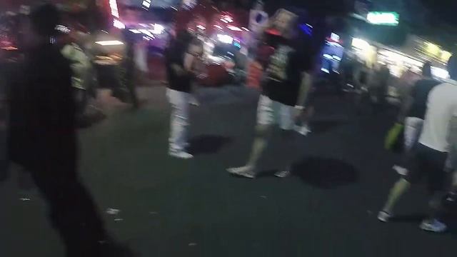 Walking Street Caddesini Geziyoruz / Pattaya / Tayland Rehberi смотреть онлайн