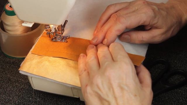 DIY Придумала, как использовать обрезки экокожи Делюсь секретами пошива экокожи на бытовой машинке
