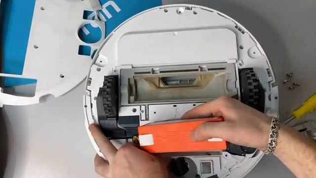 Замена аккумулятора на роботе-пылесосе Xiaomi смотреть онлайн