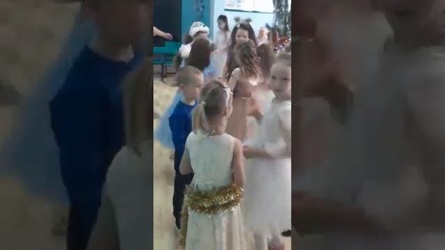 Новогодний утренник моей принцессы в школе. Второй класс. Самый дружный, самый лучший. смотреть онлайн