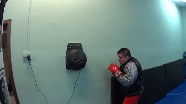 Девчонки бьют жёстко. Измеряем силу удара у спортсменов. смотреть онлайн