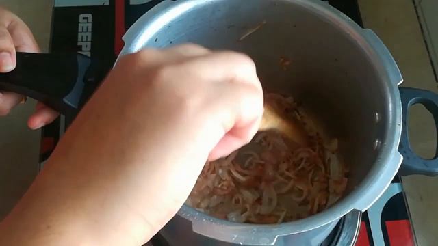 White Mutton Pulao //Easy Recipe /Mutton yakhni pulao in pressure cooker.. Special Mutton Pulao.... смотреть онлайн