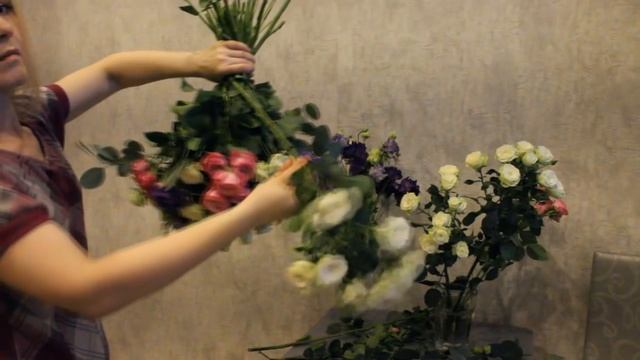ФЛОРИСТИКА .БУКЕТ ИЗ РОЗ и ЛИЗИАНТУСОВ . КАК СОБРАТЬ БУКЕТ?