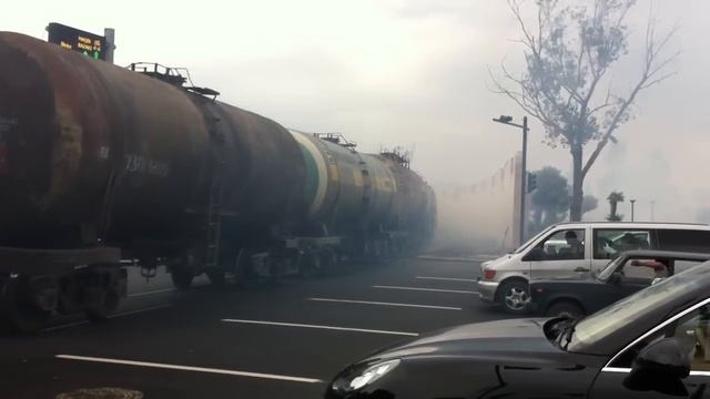 Fail! Aserbaidschan - Baku City Center, oil train, near miss! смотреть онлайн
