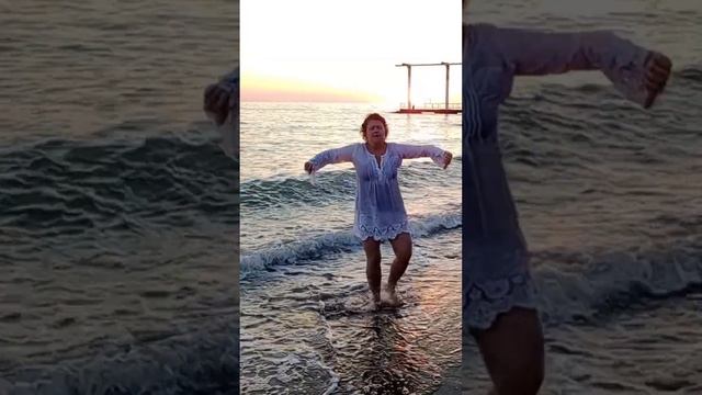 Танцуем фламенко даже в отпуске! #булерия #flamencodancer #bulerias #flamenco #bailaora смотреть онлайн