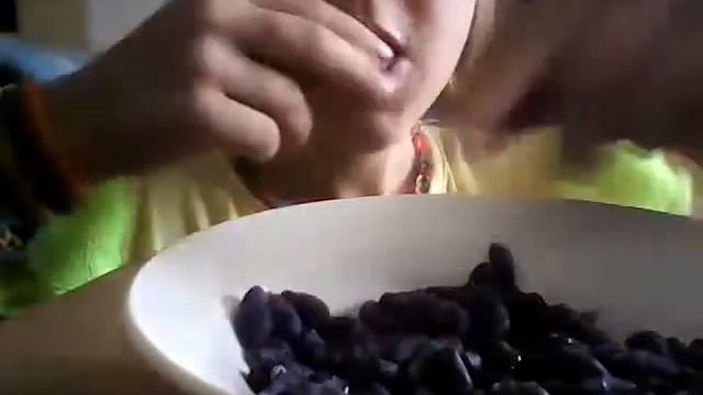 Как я быстро ем ягоды