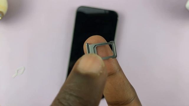 How To Insert SIM In iPhone 15 & iPhone 15 Pro смотреть онлайн