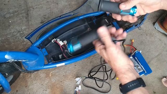 Razor e300 Electric Scooter Upgrade - Episode 1 смотреть онлайн