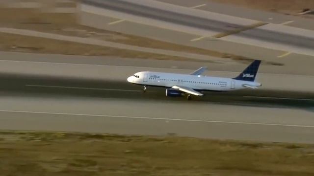 Аварийная посадка самолёта A320 с неисправным шасси смотреть онлайн