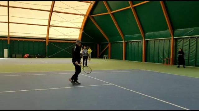 Fiorello gioca a tennis a Bordighera смотреть онлайн