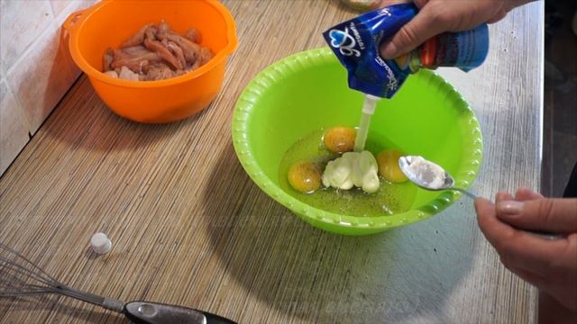 Куриная грудка в нежном кляре. Готовим в казане. Курица в кляре. смотреть онлайн