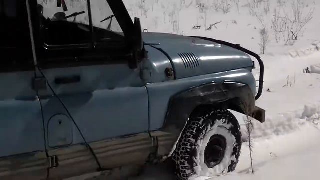 Уаз 31519 по колее трактора в марте . смотреть онлайн