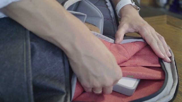 The Everyday Backpack, Tote, and Sling Official Kickstarter Video смотреть онлайн