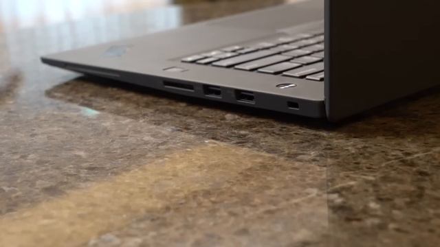 نظرة على الحاسب المحمول Lenovo Thinkpad X1 Extreme смотреть онлайн