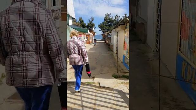 ЮБК Проход к морю через тунель в Алуште апрель 2018