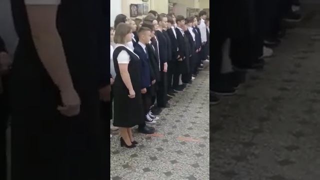 2 Флаг Российской Федерации в средней школе гимназии 166. 26.09.22. смотреть онлайн
