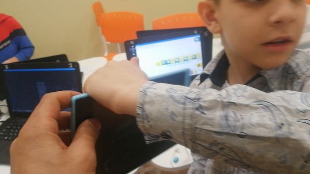 Карим строит робота-Соперника смотреть онлайн
