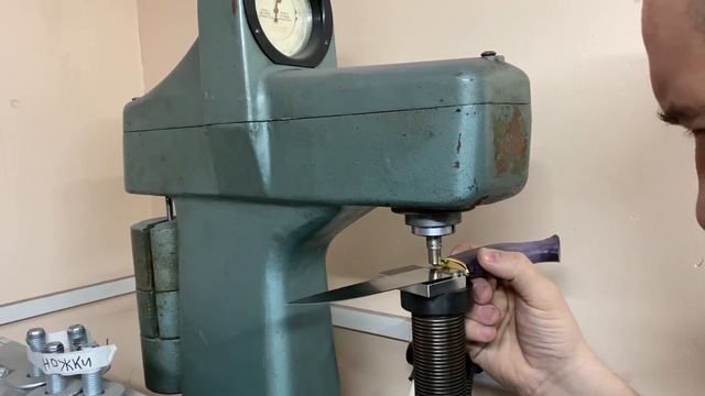 Проверка твердости ножа.Сталь К340 и Х12МФ смотреть онлайн