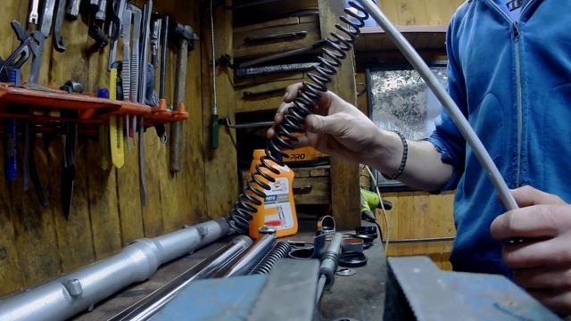 ПОЛНАЯ ПЕРЕБОРКА ВИЛКИ HONDA F4 - F4I смотреть онлайн