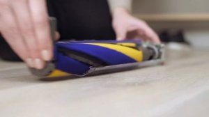 How to replace the soft roller brush bar on your Dyson V15 Detect™ cordless vacuum