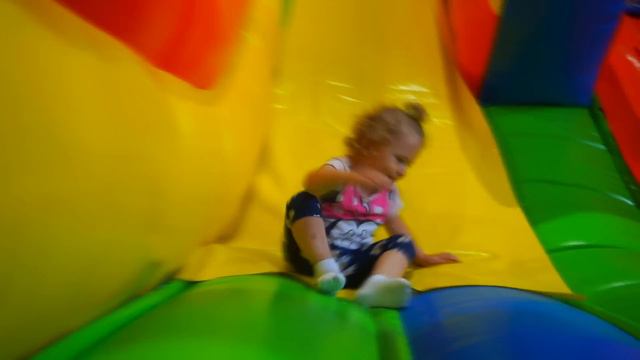 Fun Indoor Playground for family and Kids☺Melissa la Panda Kids ☺Tobogane смотреть онлайн