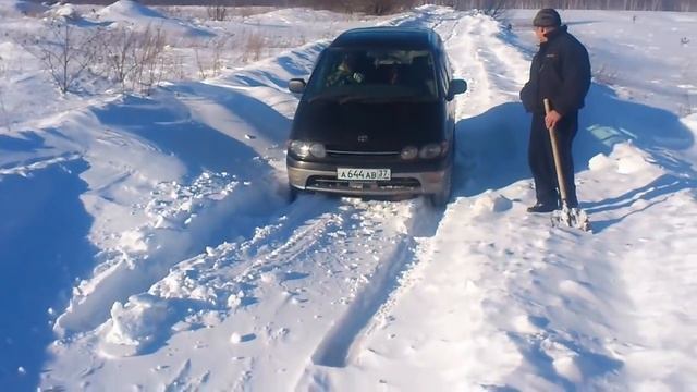 Тойота Эстима полный привод. Проверяем ее по глубокому снегу