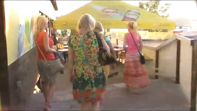 В кафе Бора Бора смотреть онлайн