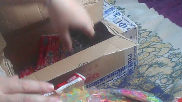 нам пришли резиночки для плетения очень много резиночек смотреть онлайн