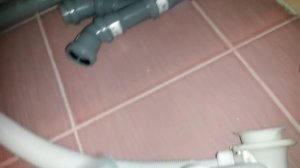 Подключение сифона ванной к канализации (без гофры).