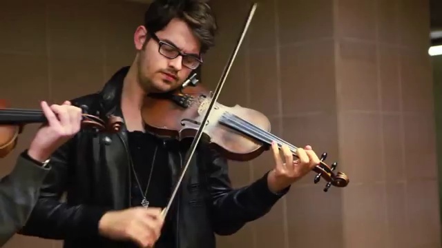 Сногсшибательная игра на скрипках смотреть онлайн