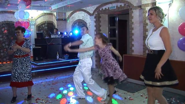Клип танцы. Свадьба Антона и Юлии. смотреть онлайн