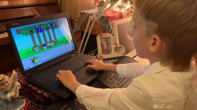 Vasya. Игра "Fruits lines" смотреть онлайн