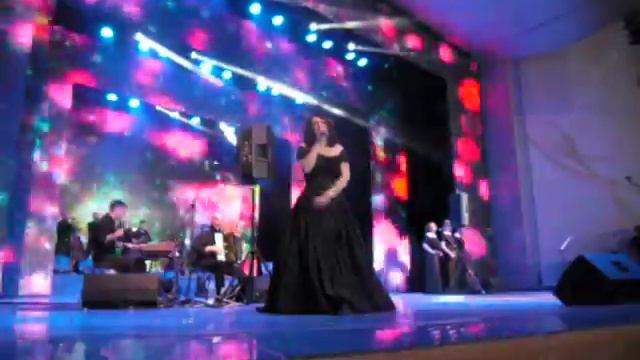 Ваенга поет в Ялте в "Юбилейном" смотреть онлайн