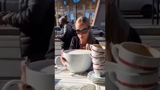 Пью только одну чашку кофе в день / совсем немножко кофе смотреть онлайн